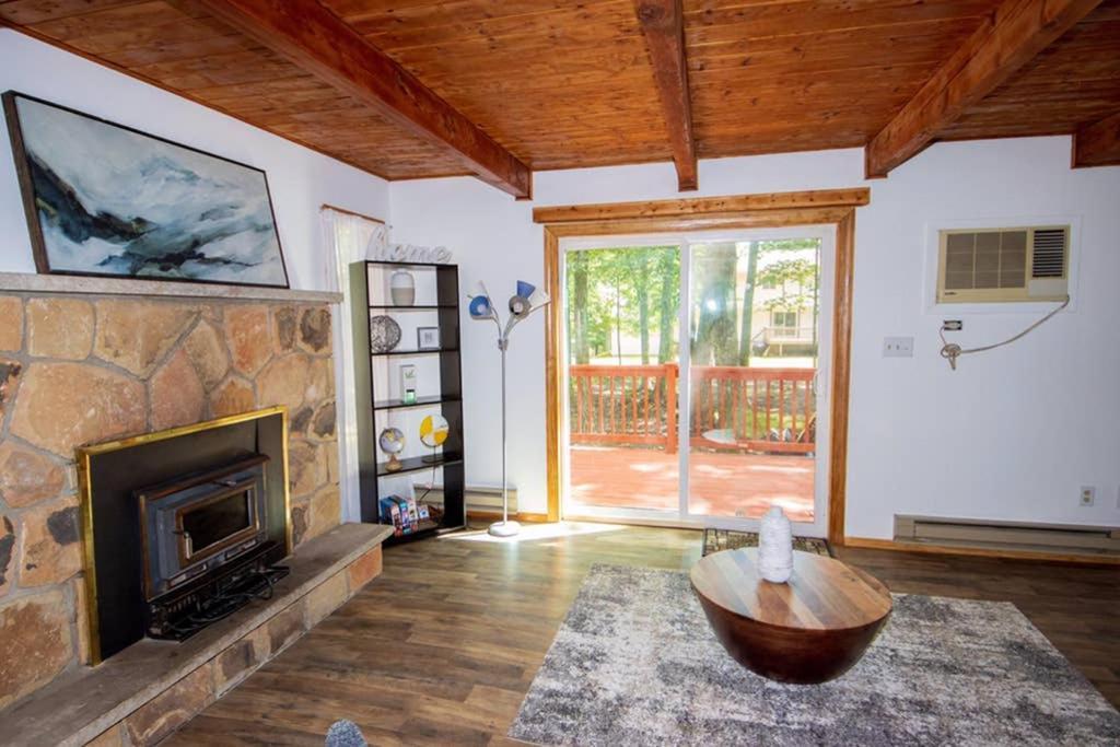 Entire 3 Bedroom Adventure Chalet, Near The Best Of The Poconos Восток Страудсберг Экстерьер фото