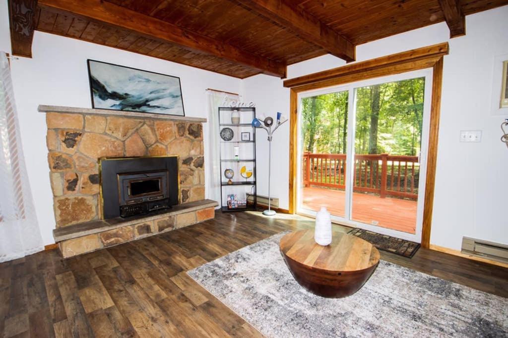Entire 3 Bedroom Adventure Chalet, Near The Best Of The Poconos Восток Страудсберг Экстерьер фото